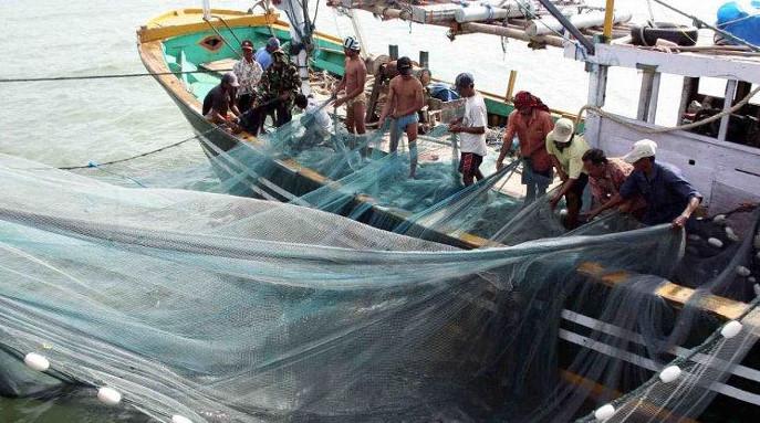 L'Indonésie coule des dizaines de bateaux pratiquant la pêche illégale 