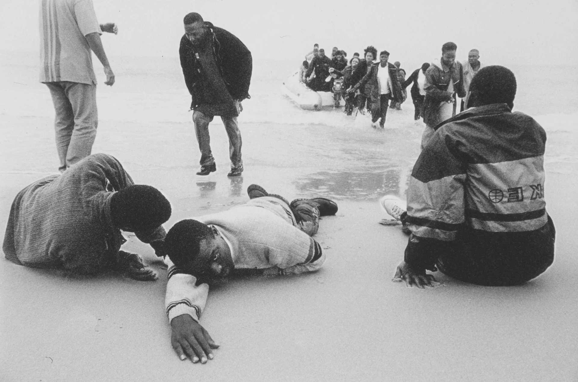 La policía intercepta a inmigrantes cerca de la localidad de Tarifa. El corto paso desde Marruecos a través del Estrecho de Gibraltar hasta la costa española es una ruta muy utilizada para migrar.