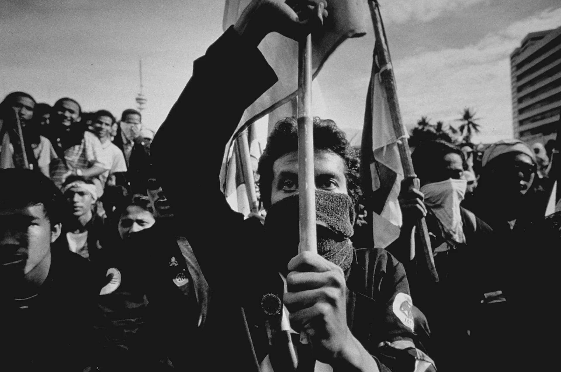 En el período previo a la renuncia del presidente Suharto, hasta 30 mil estudiantes se reunieron diariamente frente al edificio del parlamento.
