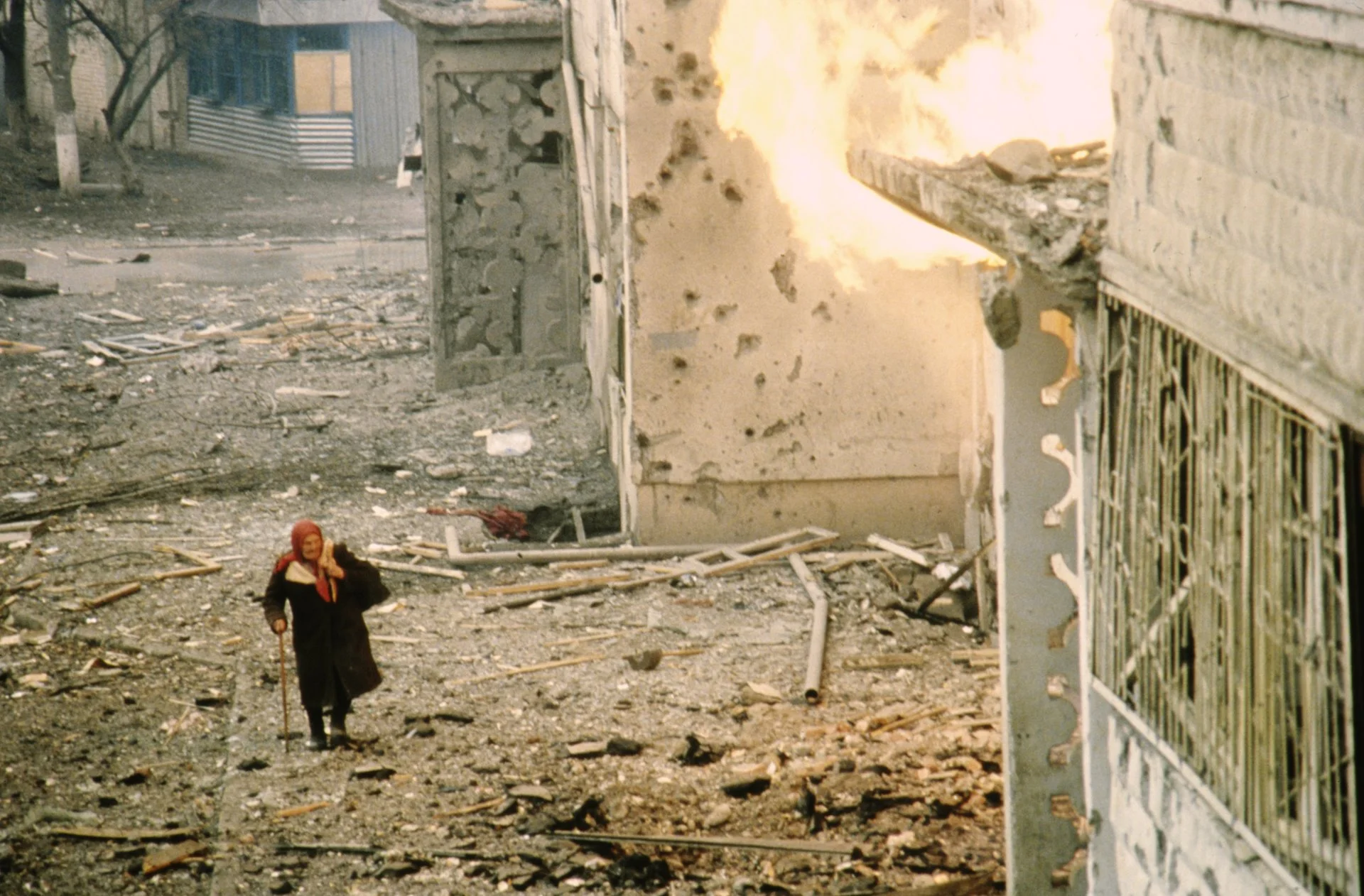 After failed negotiations to persuade Chechnya to recognize Moscow's authority, President Yeltsin sent in the army. The battle for the capital raged for weeks.