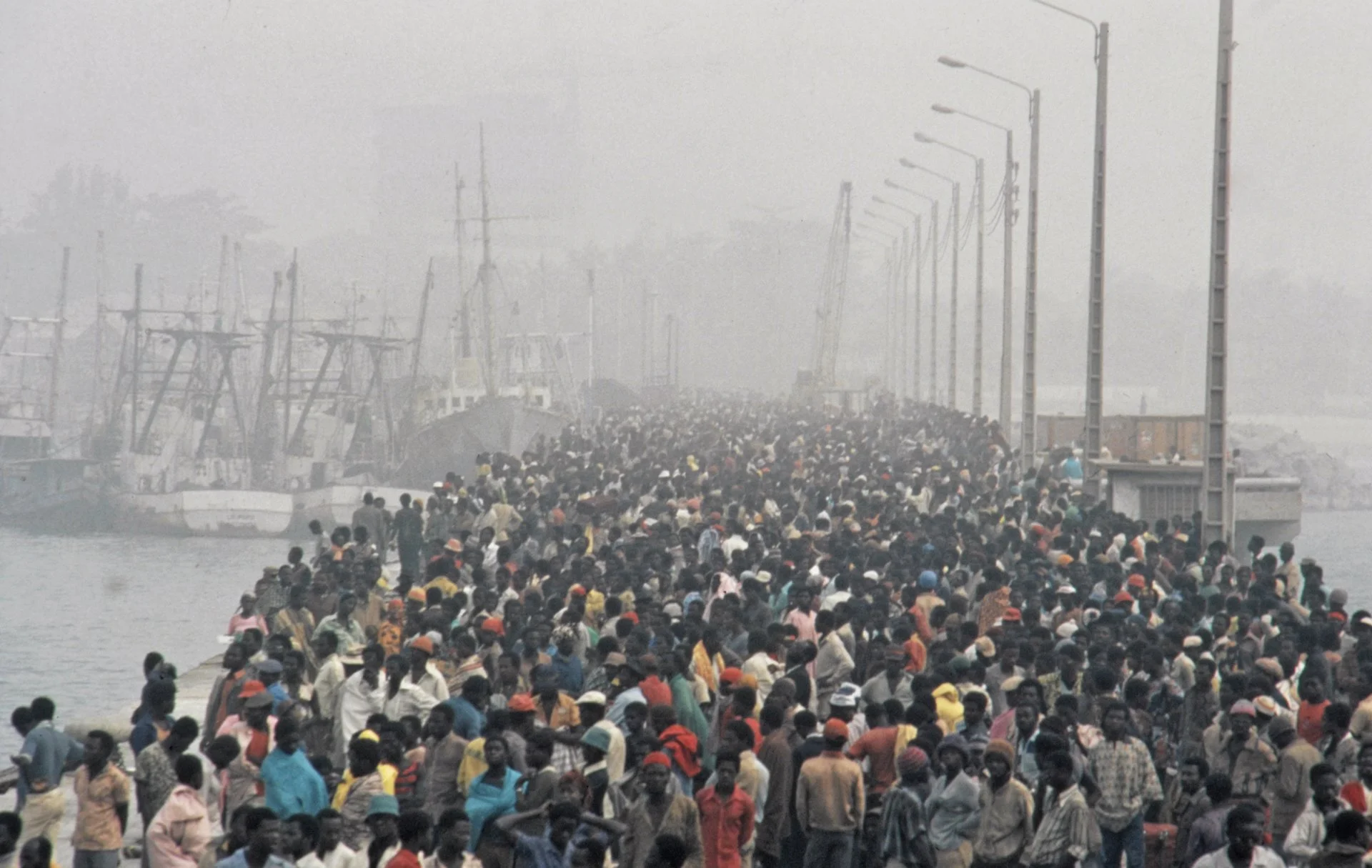 Десятки тысяч рабочих-мигрантов, привлеченные относительным процветанием Нигерии, покидают ее как можно быстрее перед лицом жестокой волны ксенофобской ненависти.