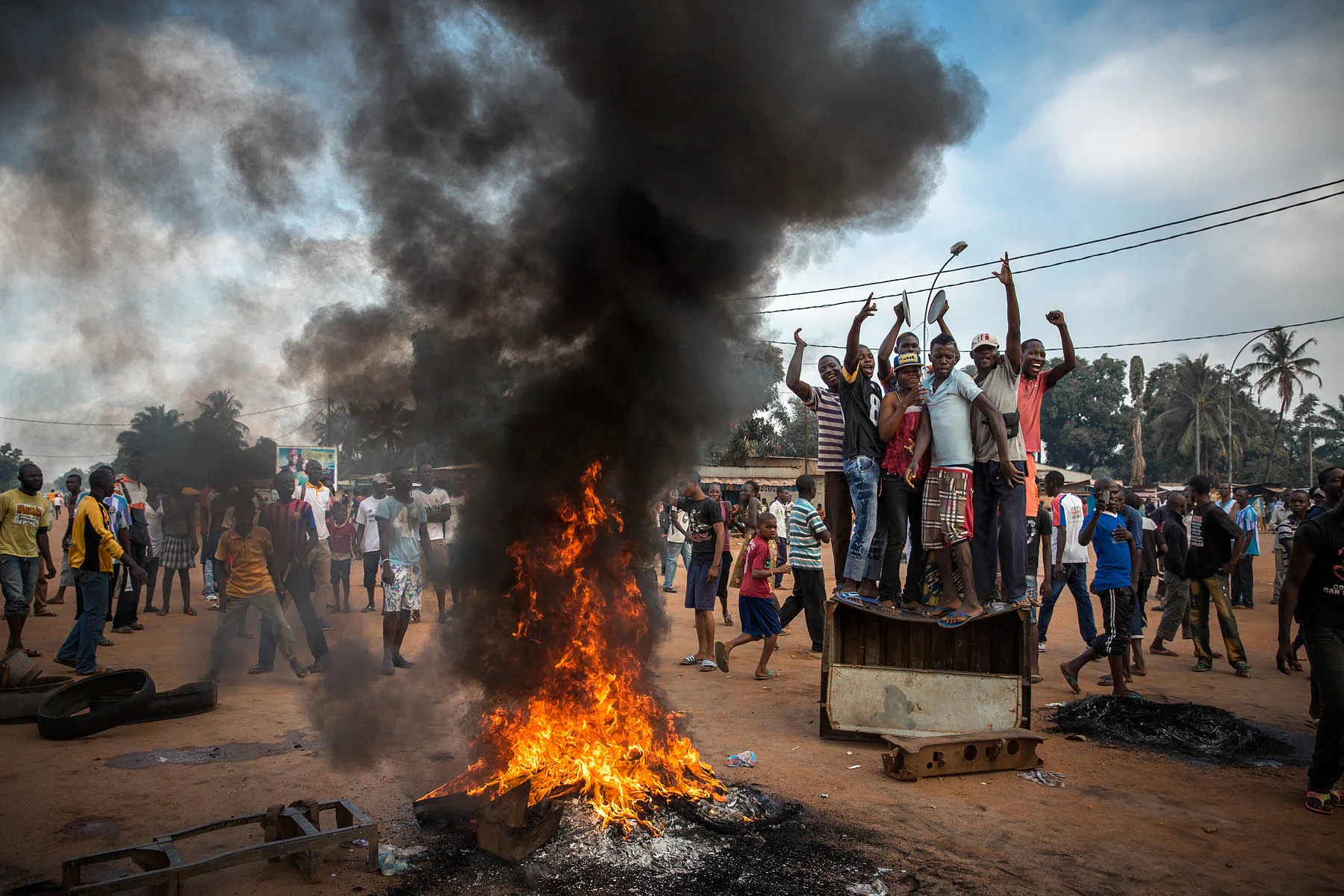 Los manifestantes se reúnen en la capital, Bangui, para protestar tras el asesinato de un juez a manos de la milicia Séléka. 