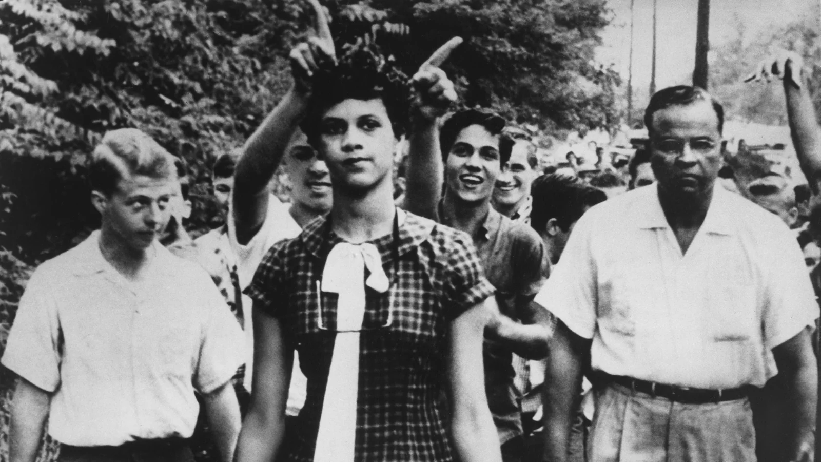 Protesters mock Dorothy Counts, the first and at the time only enrolled black student to enroll at the recently desegregated Harry Harding High School.
