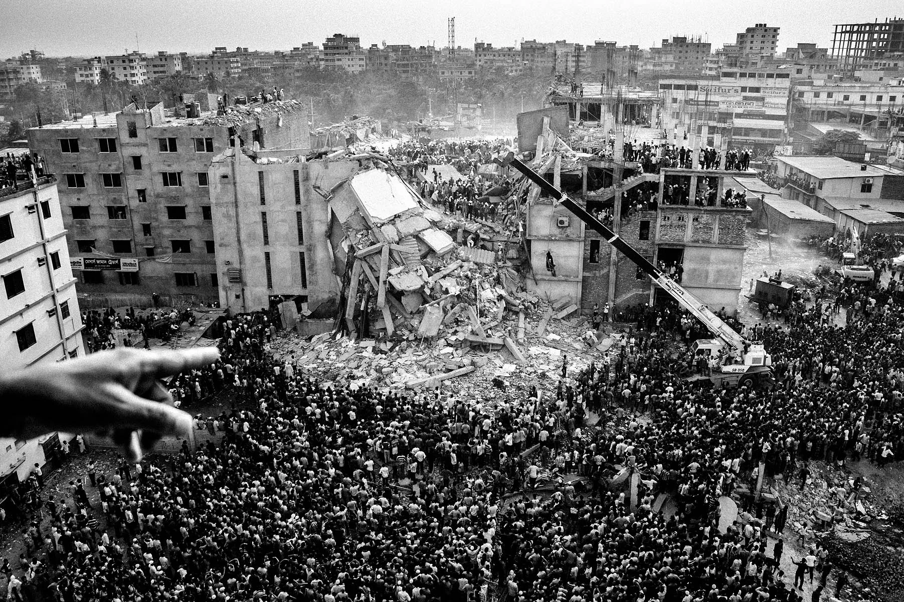 El 24 de abril, un edificio de ocho pisos se derrumbó en Savar y mató a más de 1,100 personas.